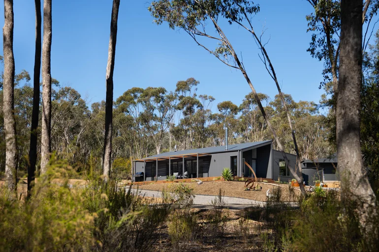 McKenzie Hill Project by Tachos House